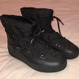 Michael Kors 6.5 booties puffy